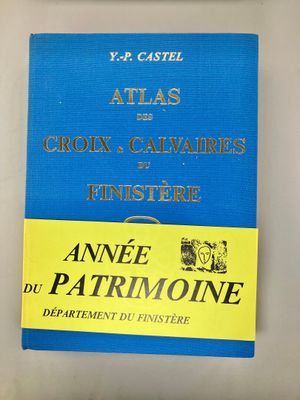 une image représentant un livre bleu sur lequel est apposée une étiquette jaune