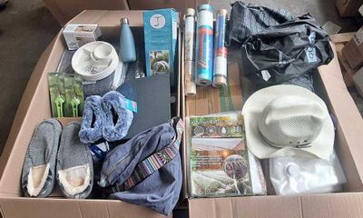 60 / 1 palette de 109 kg de mix (chaussons, chapeaux, … - Photo 1