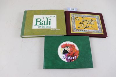 trois livres posés sur une table blanche, avec la photo d'une femme coiffée d'un chapeau