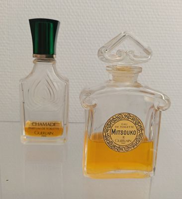 GUERLAIN Flacon en verre, bouchon cœur, étiquette titrée Eau…