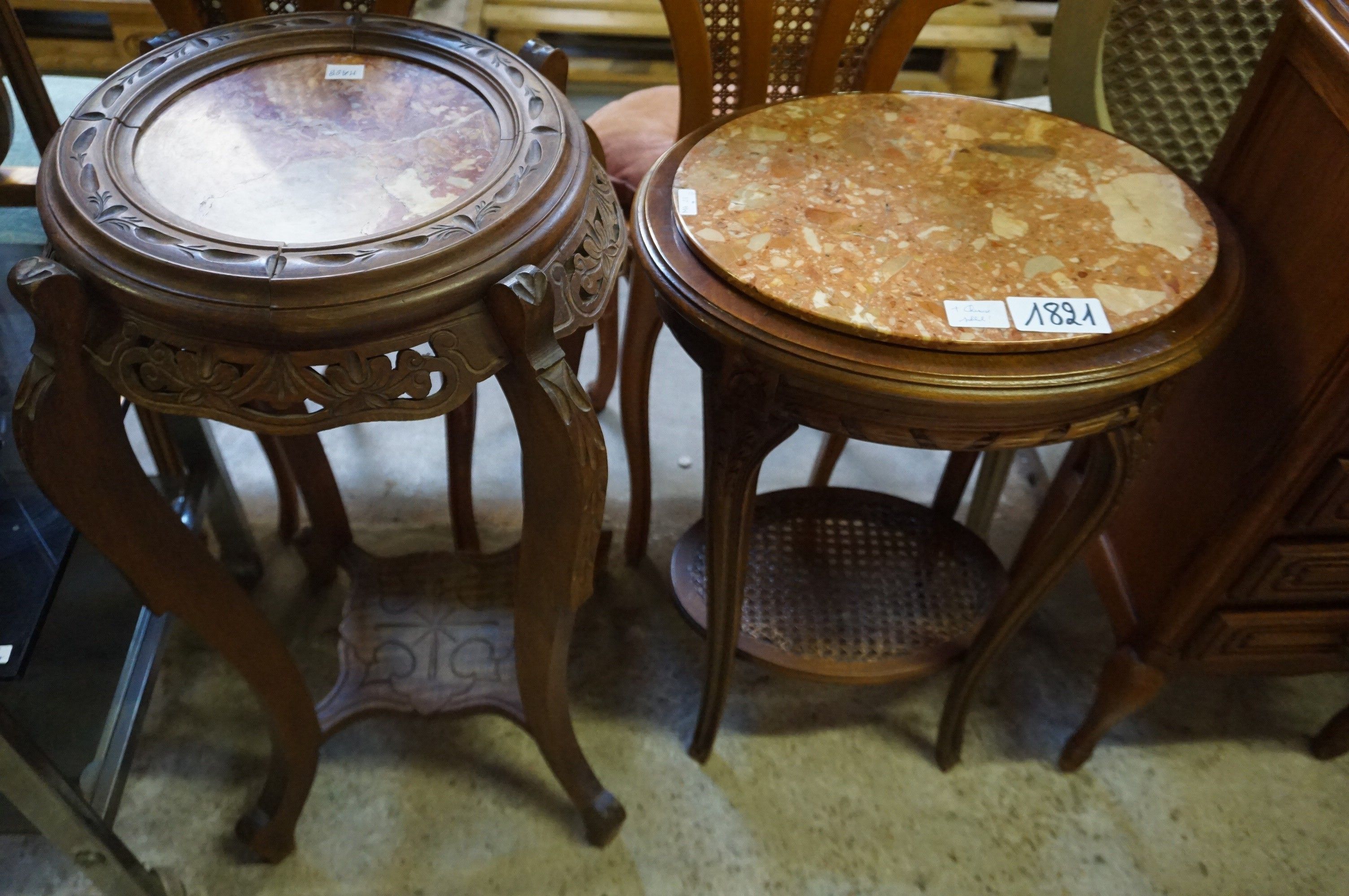 table d'appoint ovale + vase à fleurs chinois - H : 68 e, 75…
