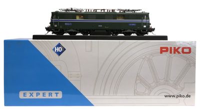 une image représentant une boîte sur laquelle figure un train et une boîte sur laquelle figure l'image d'un train