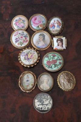 a table with a bunch of different pictures on it