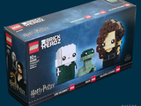 une boîte contenant une figurine Lego représentant un homme et une femme