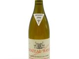 la bouteille de vin blanc est posée sur la table