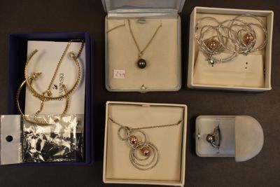 lot divers bijoux argent et boules dorées (parure collier, b…