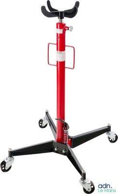 un gros plan sur un porte-vélos rouge et noir monté sur roulettes