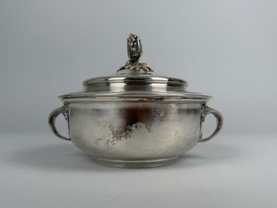 CHRISTOFLE. Petit légumier en métal argenté à décor de filet…