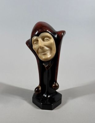 an image of a statue of a man with a smile on his face