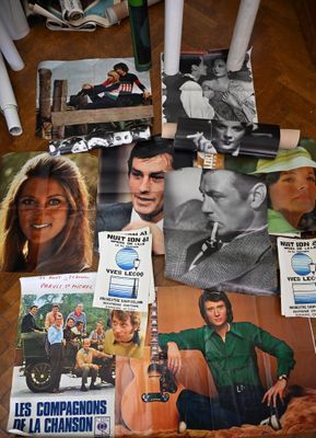 Lot d'affiches et posters de variétés et comédiens dont Shei…