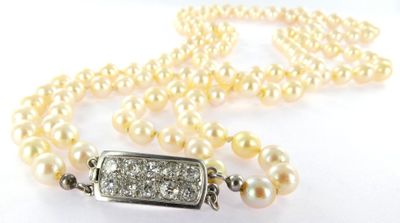 an image of a necklace with pearls and a diamond clasp