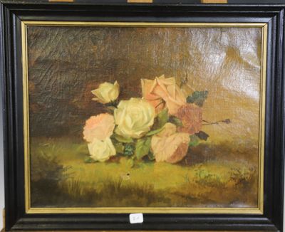 une photo d'un tableau représentant des roses, dans un cadre noir