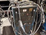 une machine qui se trouve à l'intérieur d'un bâtiment