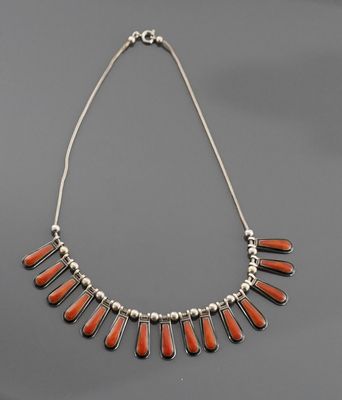 Collier en argent titré à plus de 800 millièmes, composé d’u…