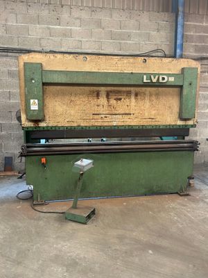 une image représentant une machine installée dans un bâtiment