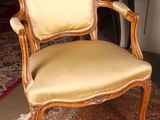 a chair that is sitting on a rug in a room