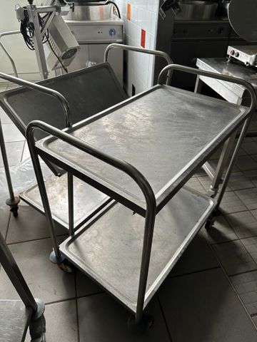 Chariot inox deux tablettes. Joint un chariot accidenté