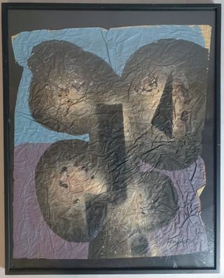 une image d'un tableau sur le mur d'une pièce