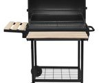 un barbecue noir avec un plateau en bois et une grille