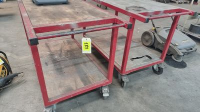 une image représentant une table sur laquelle sont posés de nombreux outils