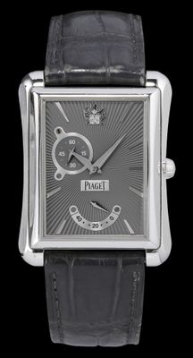une image d'une montre en gros plan sur fond noir