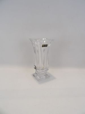 Vase en cristal de Sèvres. Ht.31cm (gros éclats)