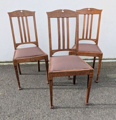 Suite de trois chaises En bois Art nouveau belge