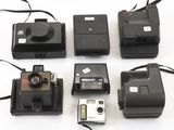 de nombreux types d'appareils photo sur la table