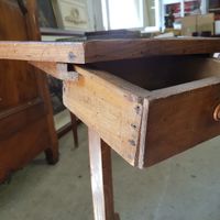 Guéridon tripode en bois fruitier ouvrant à un tiroir en cei… (photo 4)