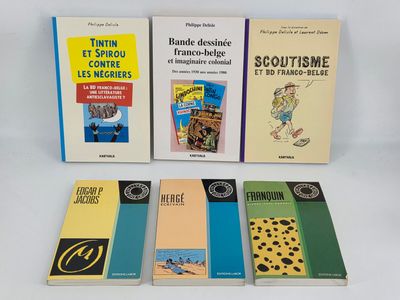 plusieurs livres sont alignés sur une surface blanche