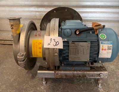 une image représentant une machine posée sur un socle
