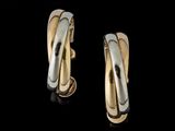 boucles d'oreilles créoles bicolores, or et argent, sur fond noir