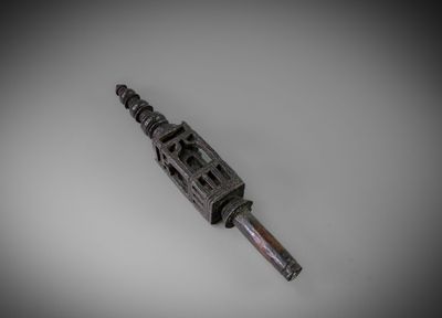 une image représentant un pistolet posé sur une table