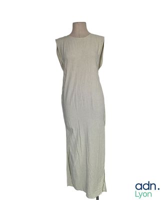 une image d'une robe blanche sur un mannequin, un mannequin, un mannequin, un mannequin, un mannequin, un mannequin, un mannequin, un mannequin