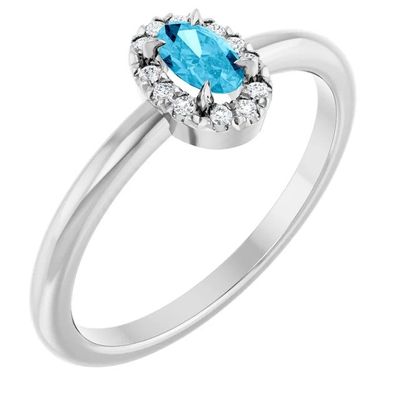une bague ornée d'une topaze bleue ovale et d'une topaze blanche, sertie de diamants