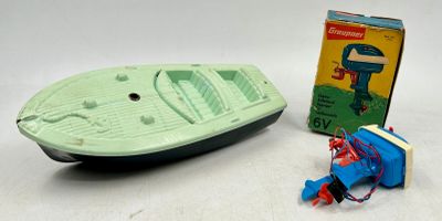 326 / G2 / Canot en plastique avec remontoir à clé (ma…