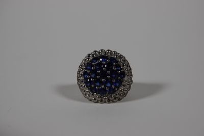 BAGUE en argent (825) sertie de pierres bleues.