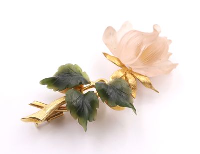 Broche fleur En Or jaune 18k (750) surmonte dŐune fleur en …