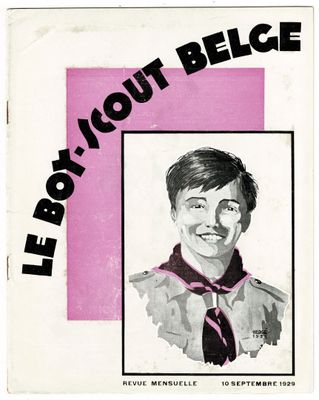 un vieux livre sur lequel figure la photo d'un homme en uniforme de scout