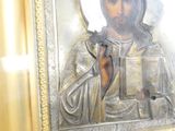 une image représentant une image de Jésus accrochée au mur