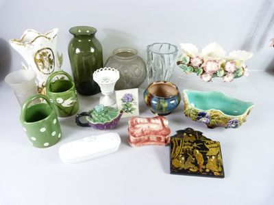 many different vases and other decorative items on the table