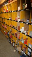 - 9 Rayonnages comprenant de la visserie de toutes marques, … (photo 6)