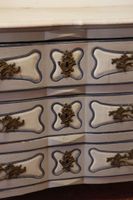 Commode mazarine à façade arbalète en bois peint gris et rec… (photo 3)