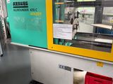 a machine that is sitting on the floor in a room