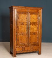 Armoire basse en bois fruitier mouluré ouvrant à deux portes