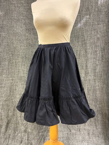 GUY LAROCHE Boutique Collection Paris. Jupe en coton noir. Taille...