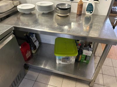 Table inox rectangulaire à 2 niveaux - Photo 1