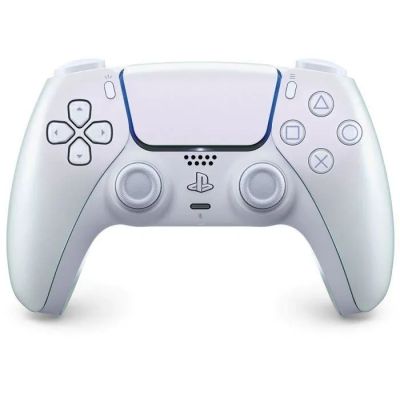 vue de face d'une manette de jeu blanche posée sur une surface blanche