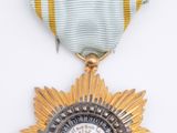 an image of a medal with a star on top of it