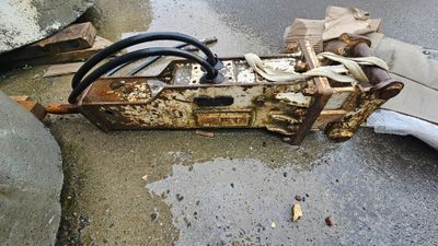 a piece of machinery that is sitting on the ground